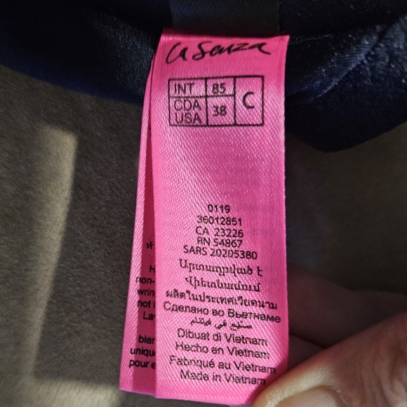 La SENZA Body Kiss Plunge Bra 38C black lace w corset front close up2cups up2cup - Picture 12 of 14